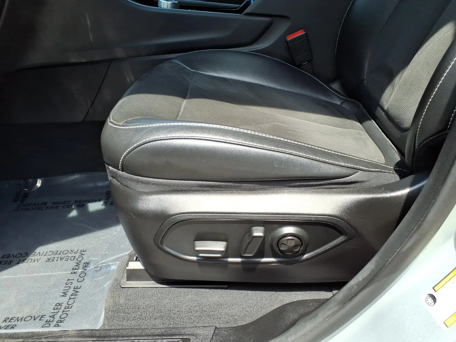 Used 2023 Silver Zynith Clear Coat (pse) Jeep Altitude image 17