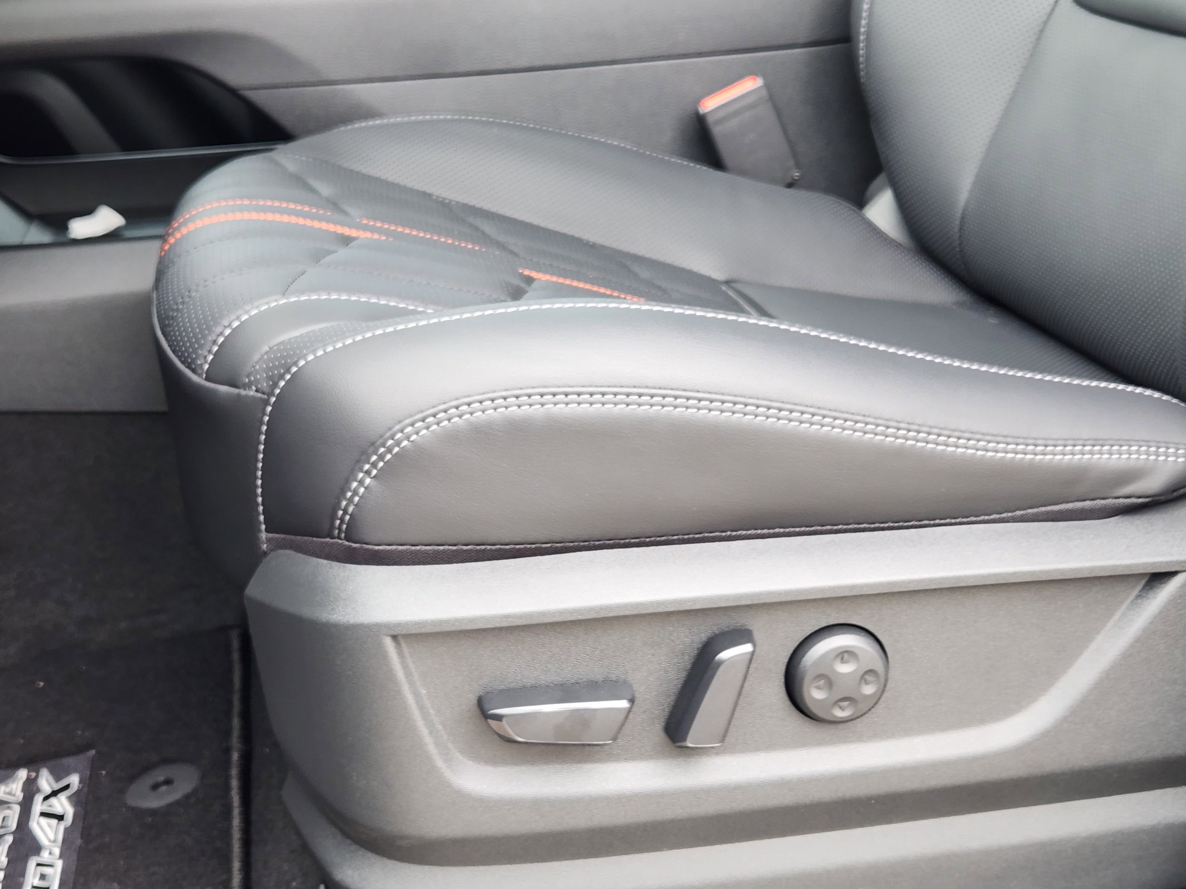New 2026 Alpine Metallic / Super Black Two-tone Nissan PRO-4X® image 25