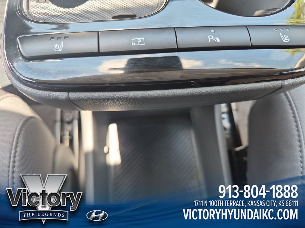 Used 2025 Green Hyundai SE image 33