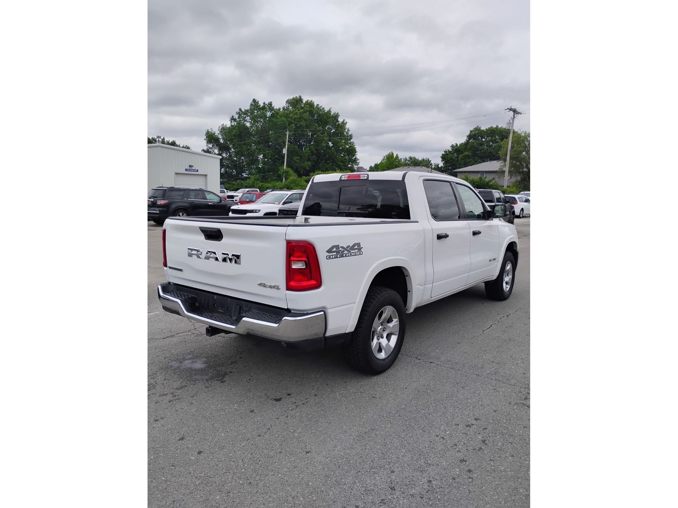 Used 2025 White Ram Big Horn/Lone Star image 19