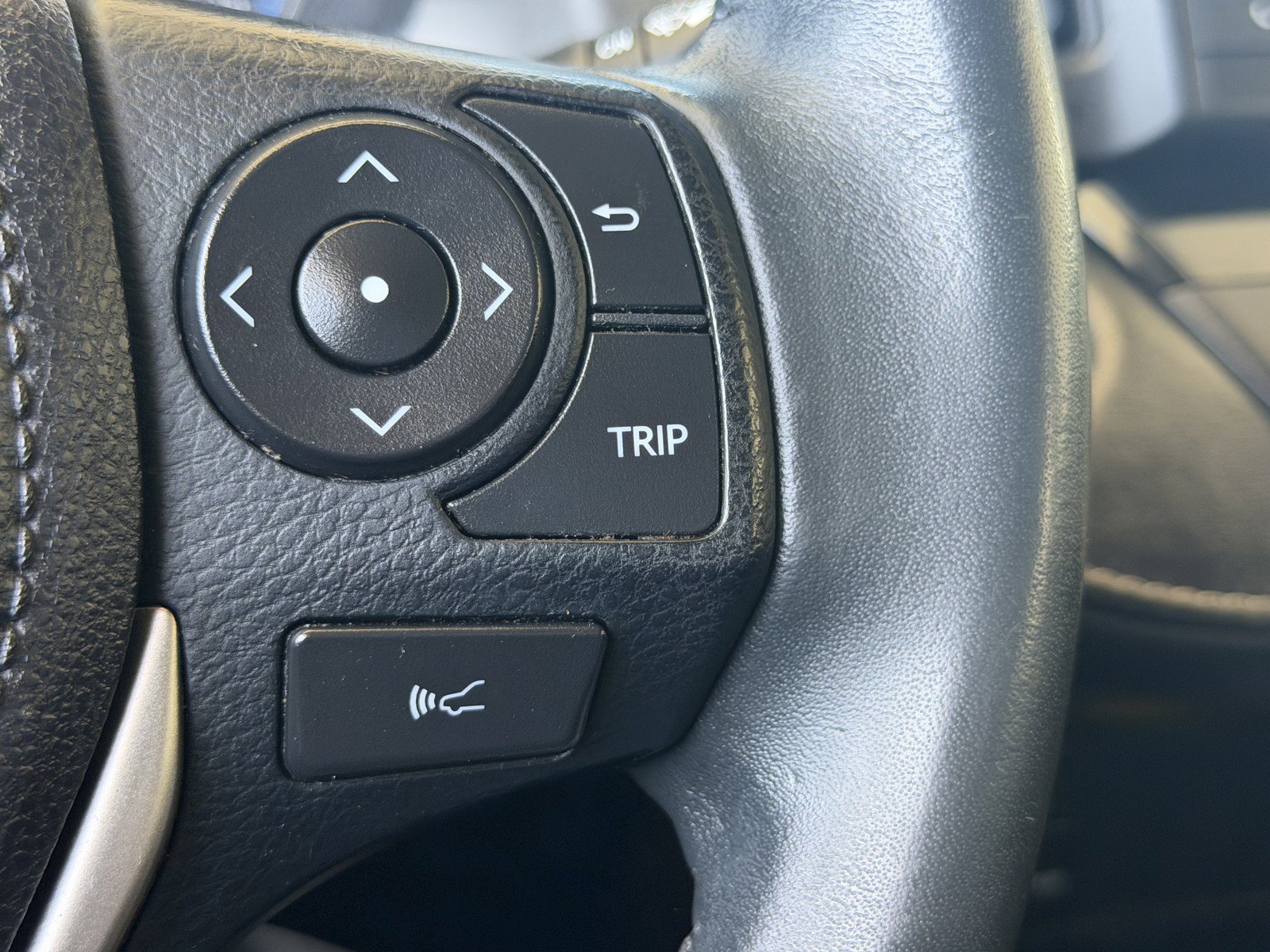 Used 2017 Super White Toyota XLE image 15