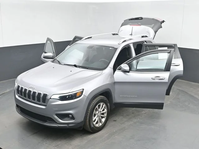 Used 2019 Billet Silver Metallic Clearcoat Jeep Latitude image 48