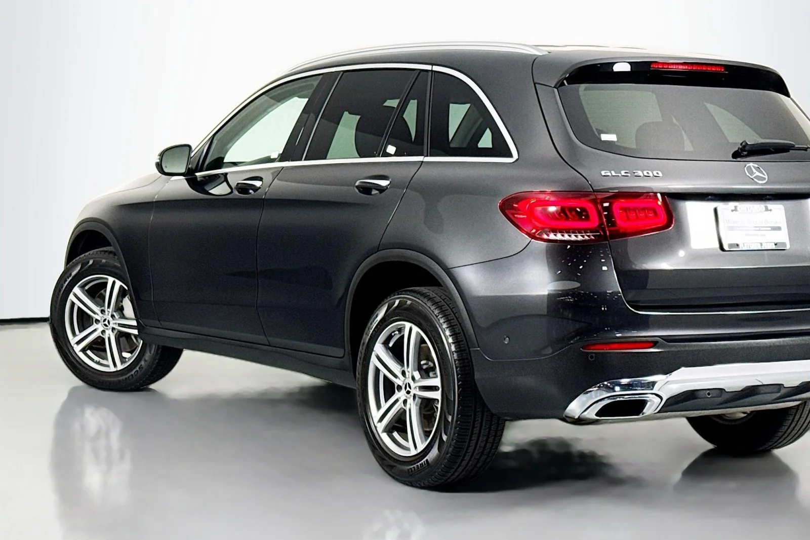 Certified Used 2022 Graphite Grey Metallic Mercedes-Benz 300 image 15