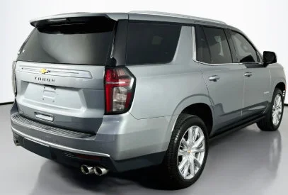 Used 2023 STERLING GRAY METALLIC Chevrolet High Country image 3