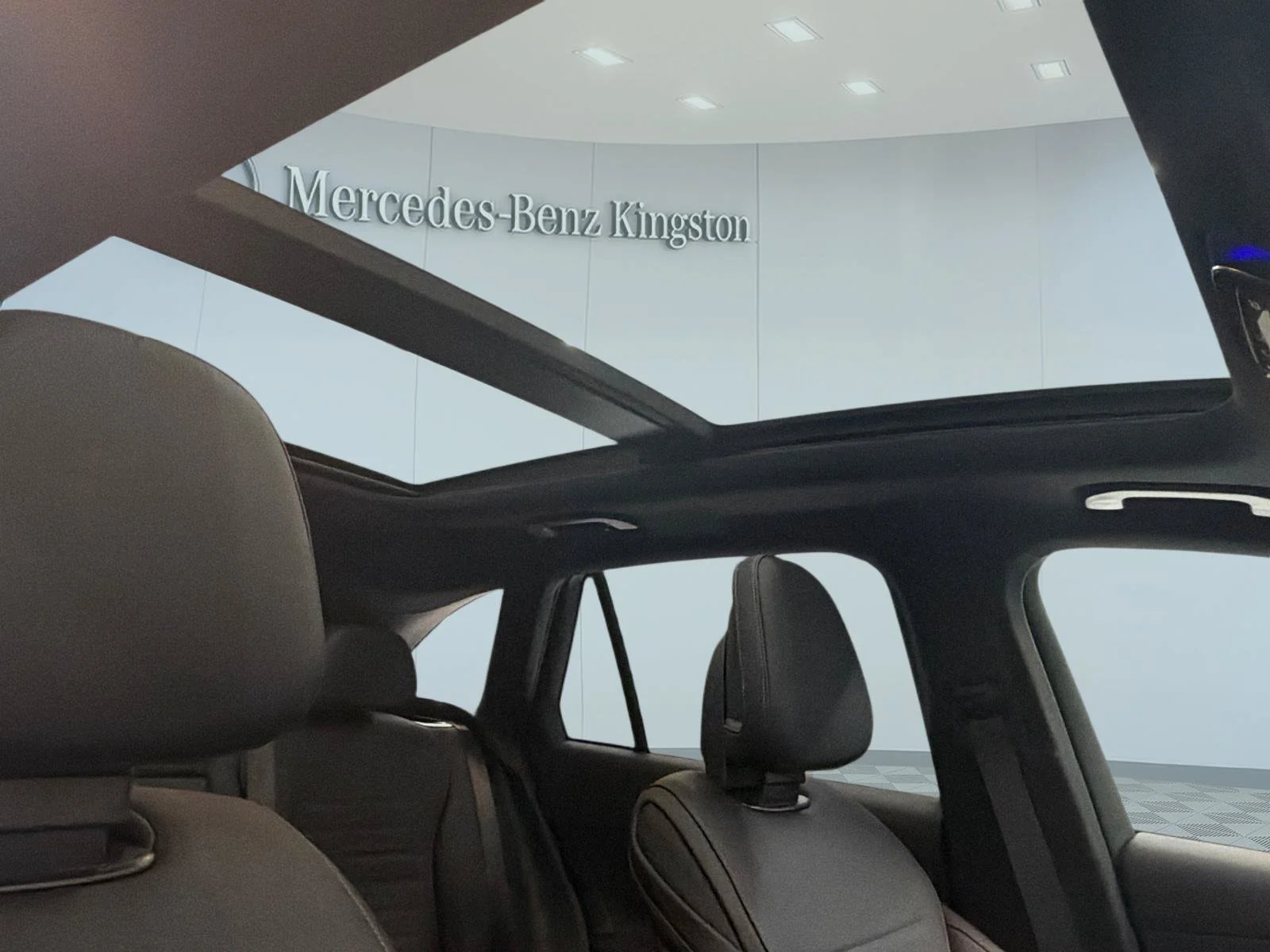 Used 2026 Light gray Mercedes-Benz GLC 300 image 32