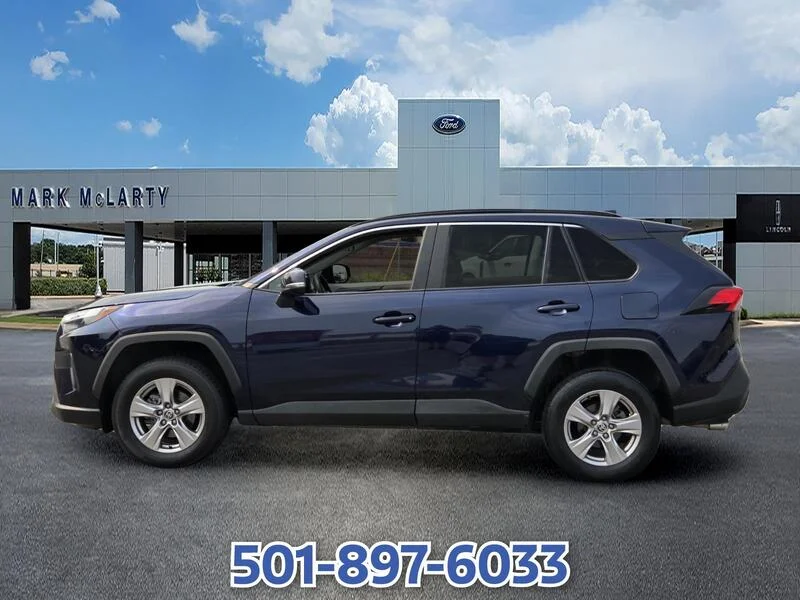 Used 2022 Blueprint TOYOTA XLE AWD image 2