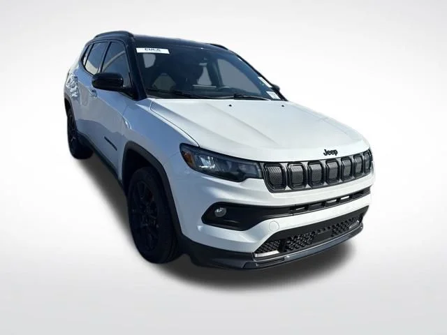 Used 2022 White Jeep Latitude image 7