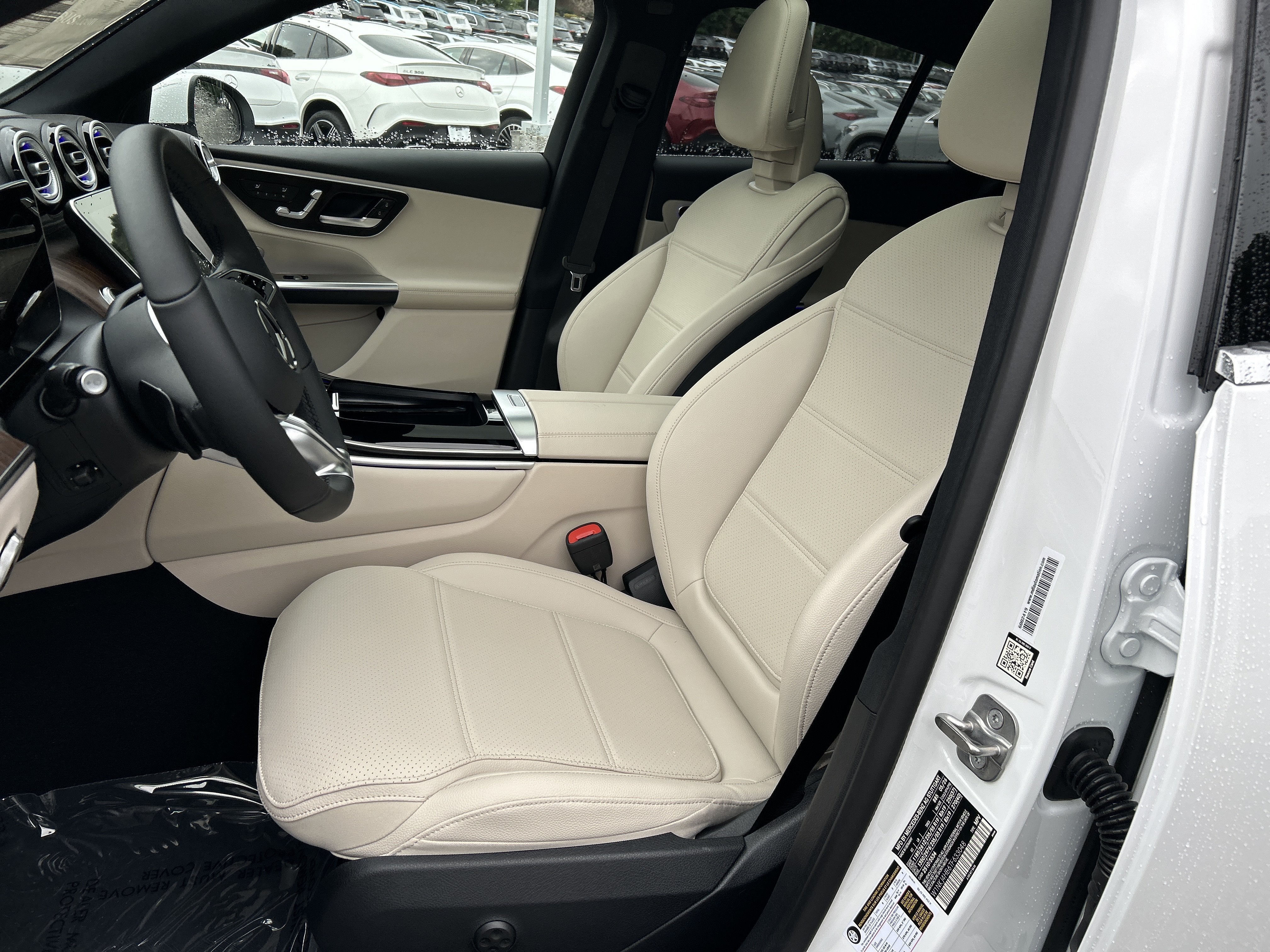 New 2026 MANUFAKTUR Moonlight White Metallic Mercedes-Benz GLC 300 4MATIC® Coupe image 21