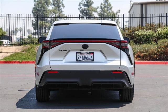 Certified Used 2023 ELEMENTAL SILVER Toyota  image 6