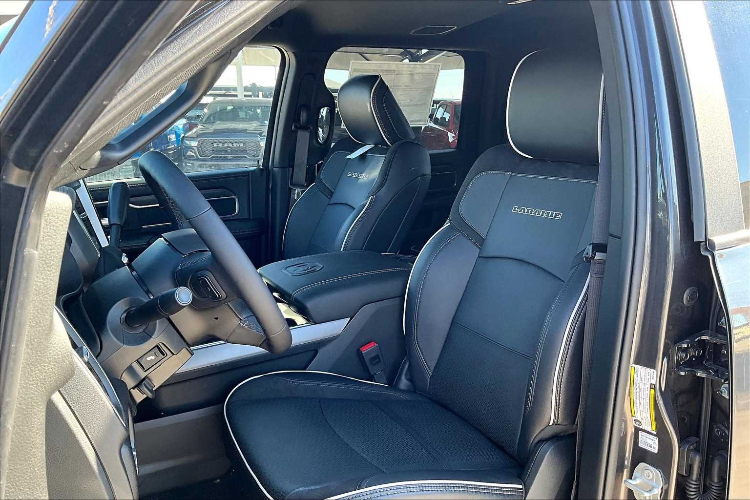 Used 2025 Granite Crystal Metallic Clearcoat Ram Laramie image 10
