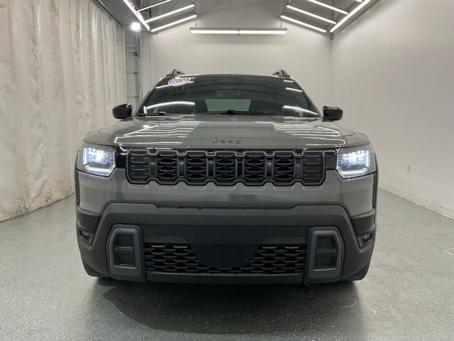 New 2026 Sting-Gray Clear-Coat Exterior Paint Jeep Laredo image 3