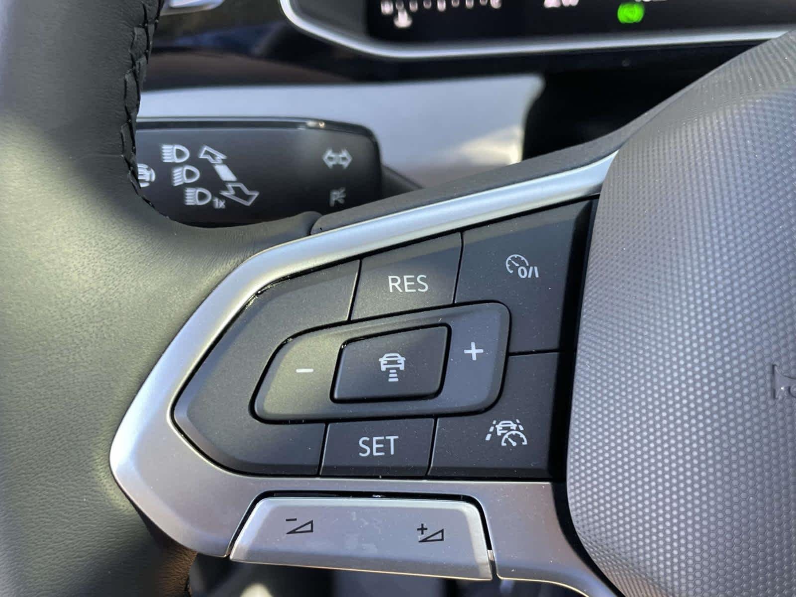 New 2026 Opal White Pearl Volkswagen SE image 24