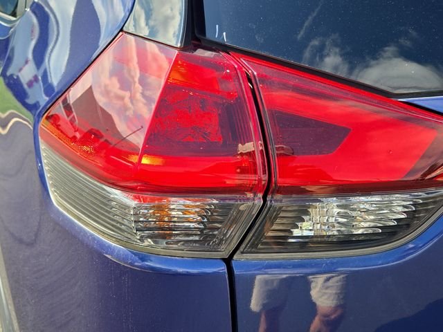 Used 2018 Blue Nissan SV image 12