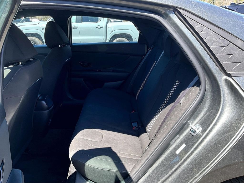 Used 2025 Gray Hyundai SEL Sport image 16