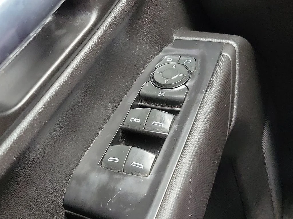 Used 2021 Summit White Chevrolet Custom image 13