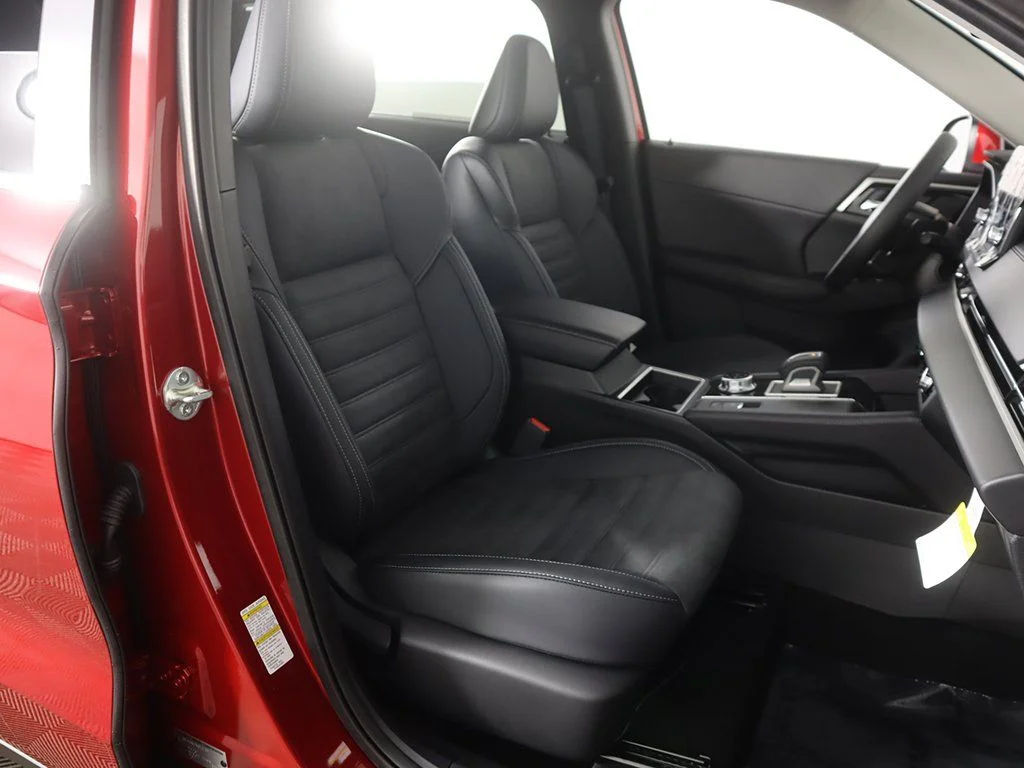 Used 2024 Red Mitsubishi SE image 31
