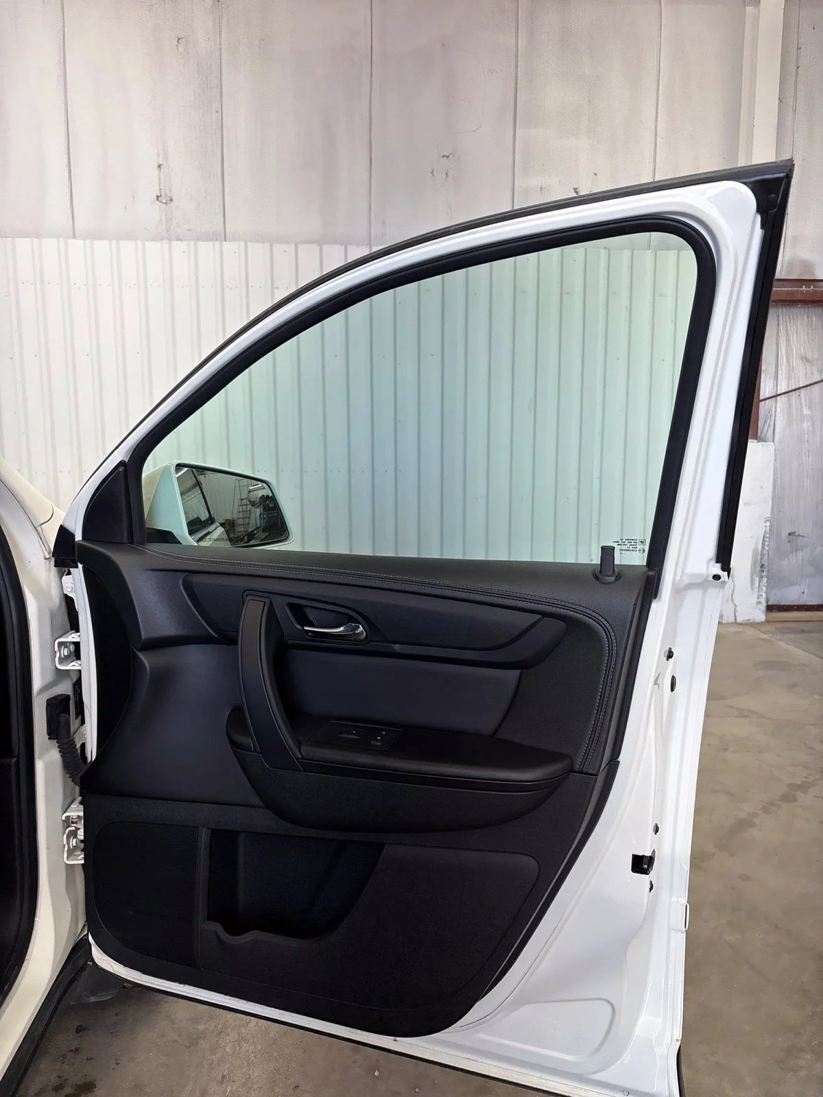 Used 2014 White Chevrolet 2LT image 19