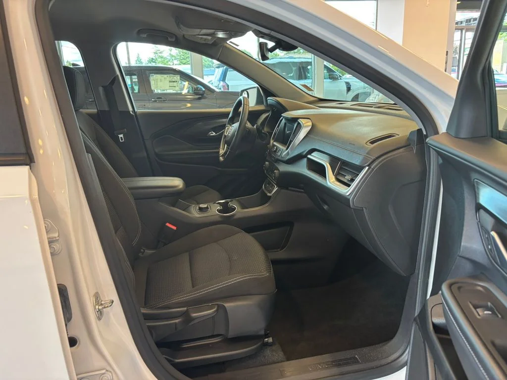 Used 2024 White GMC SLE image 24