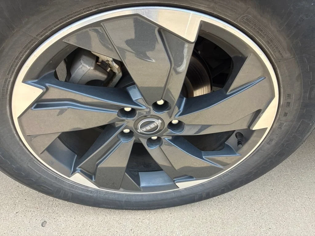 Used 2024  Nissan SV image 6