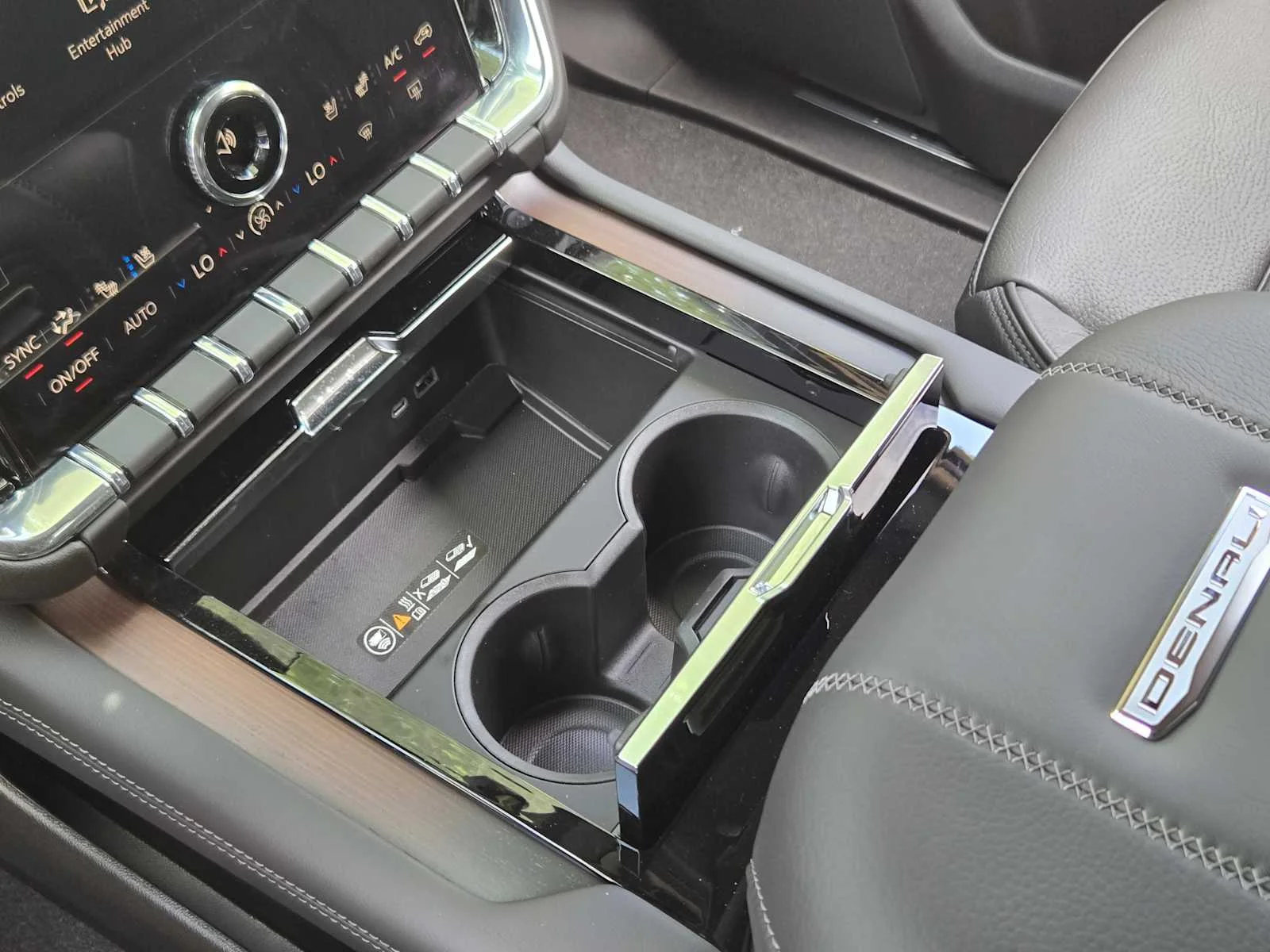 2026 GMC Yukon XL Denali - Photo 14