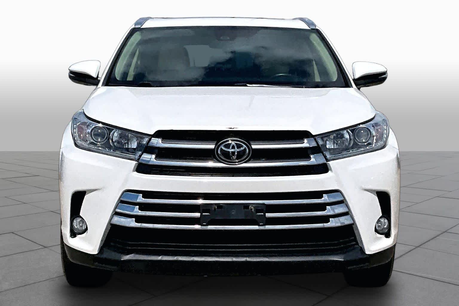 Used 2017 Blizzard Pearl Toyota Limited image 4