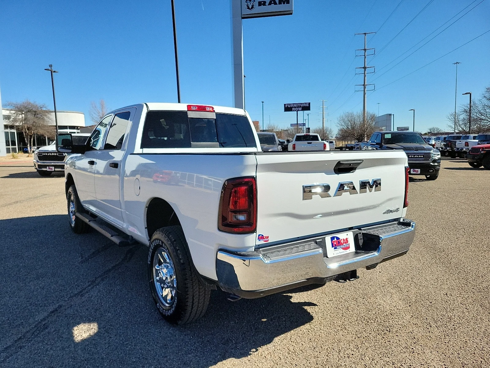 New 2026 PW7 Bright Whit Ram TRADESMAN CREW CAB 4X4 6