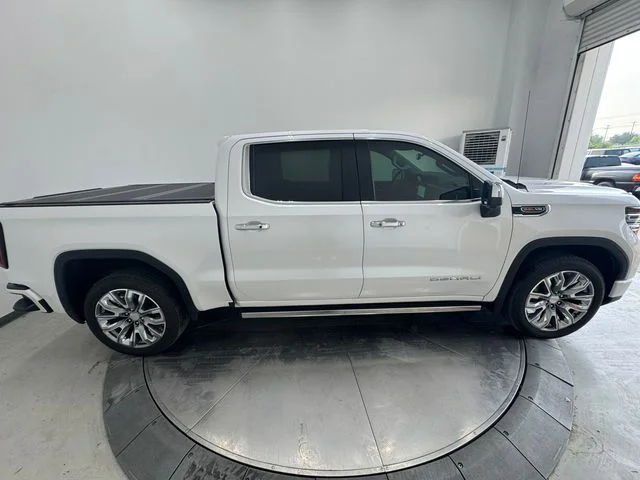 Used 2025 White Frost Tricoat GMC Denali image 14