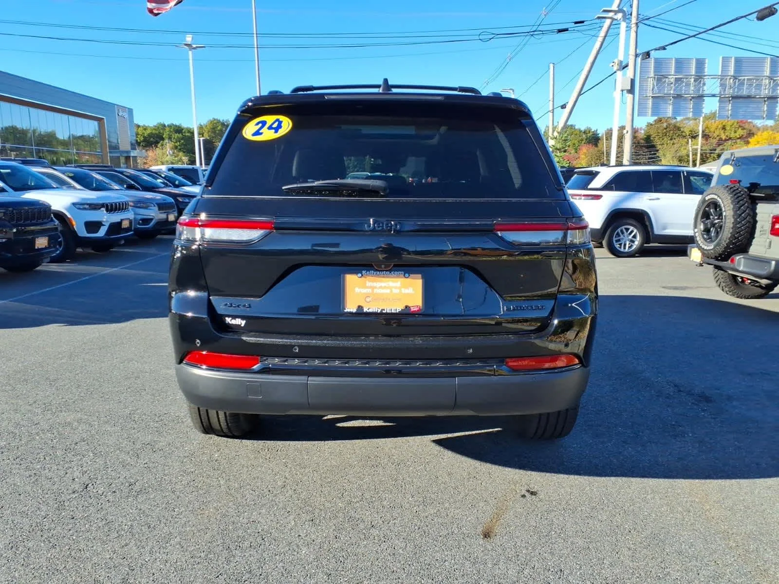 Certified Used 2024 Diamond Black Crystal Pearlcoat Jeep Limited image 8