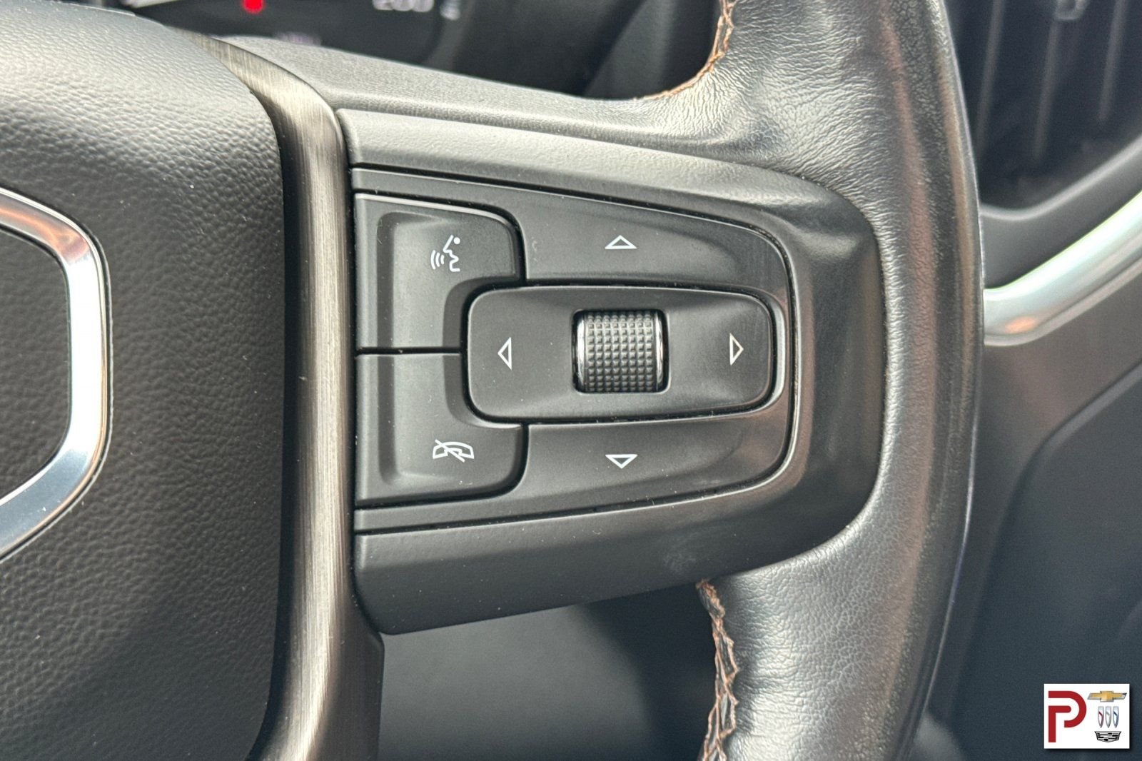 Used 2022 White GMC AT4 image 29