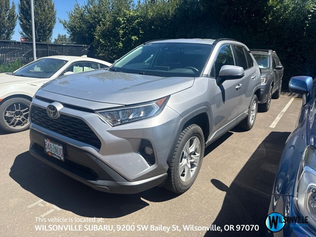 Used 2020  Toyota XLE image 1
