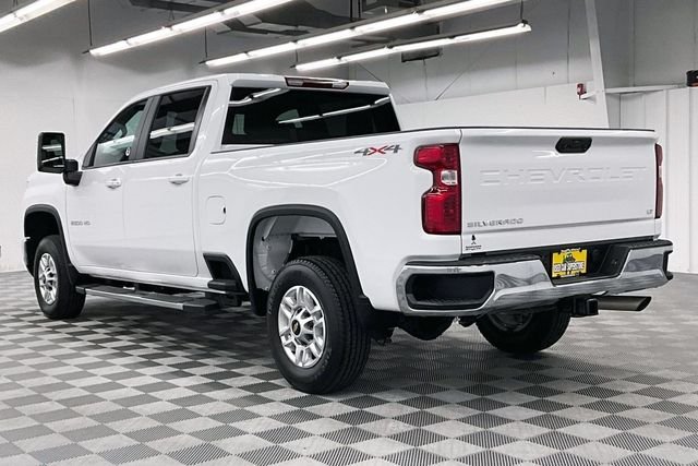 Used 2025 Summit White Chevrolet LT image 3