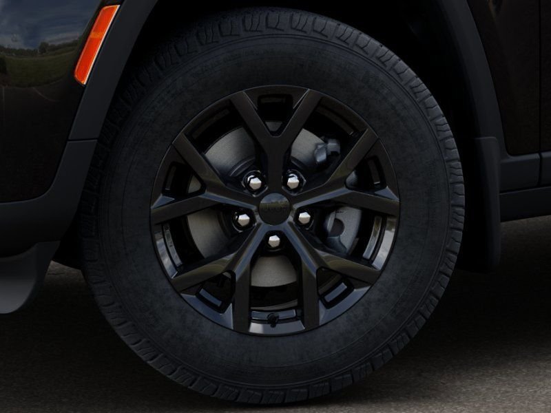 New 2026 Diamond Black Crystal Pearl-Coat Exterior Paint Jeep Altitude image 8
