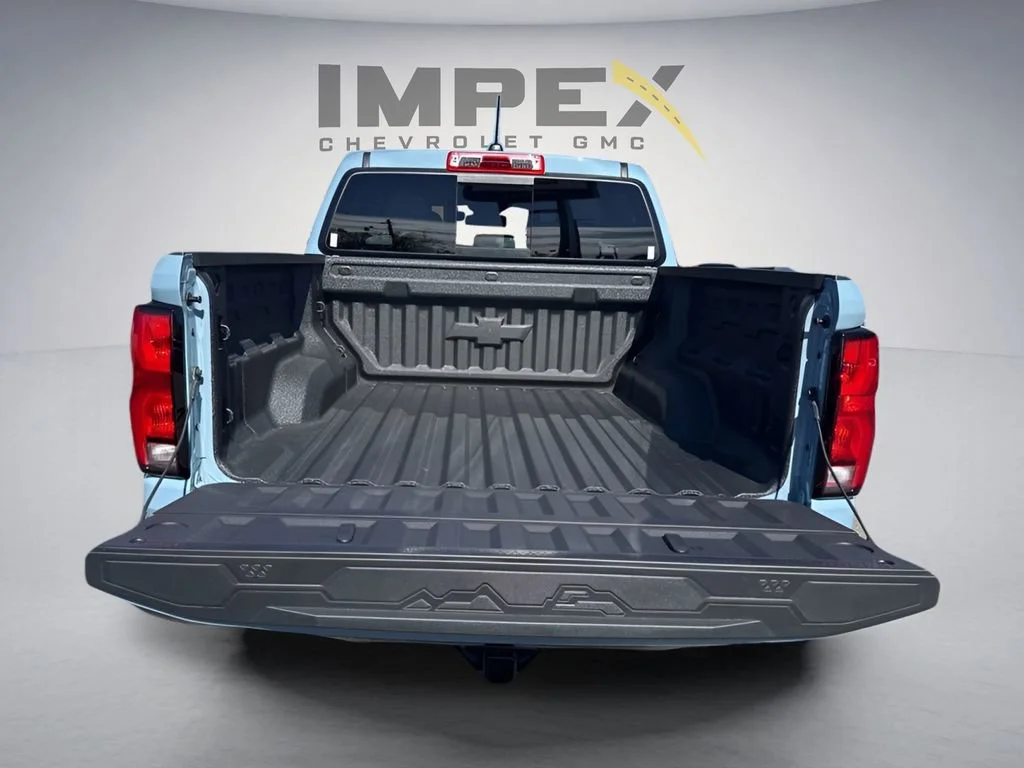 Used 2026 Snowdrift Metallic Chevrolet Z71 image 29