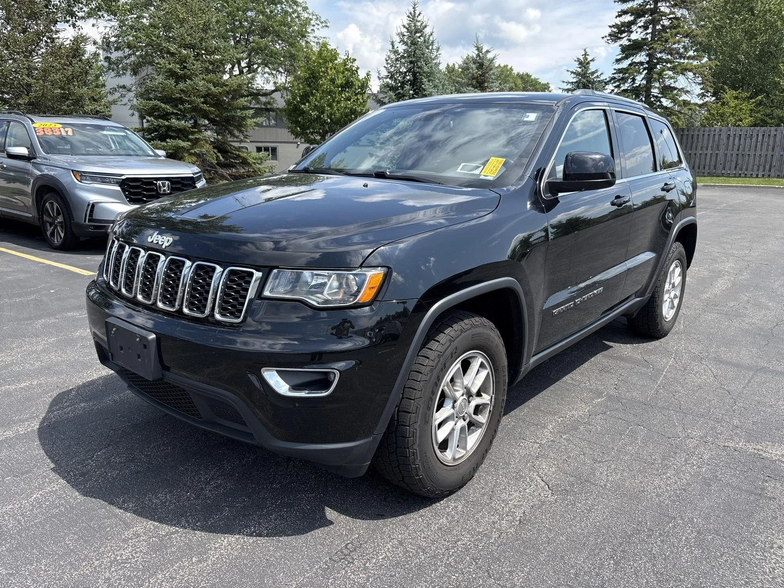 Used 2020 Diamond Black Crystal Pearl Jeep Laredo image 3