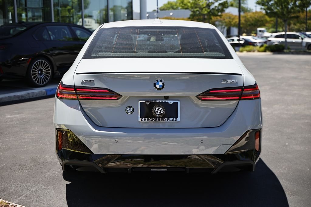 New 2027 Brooklyn Grey Metallic BMW 530i xDrive image 10