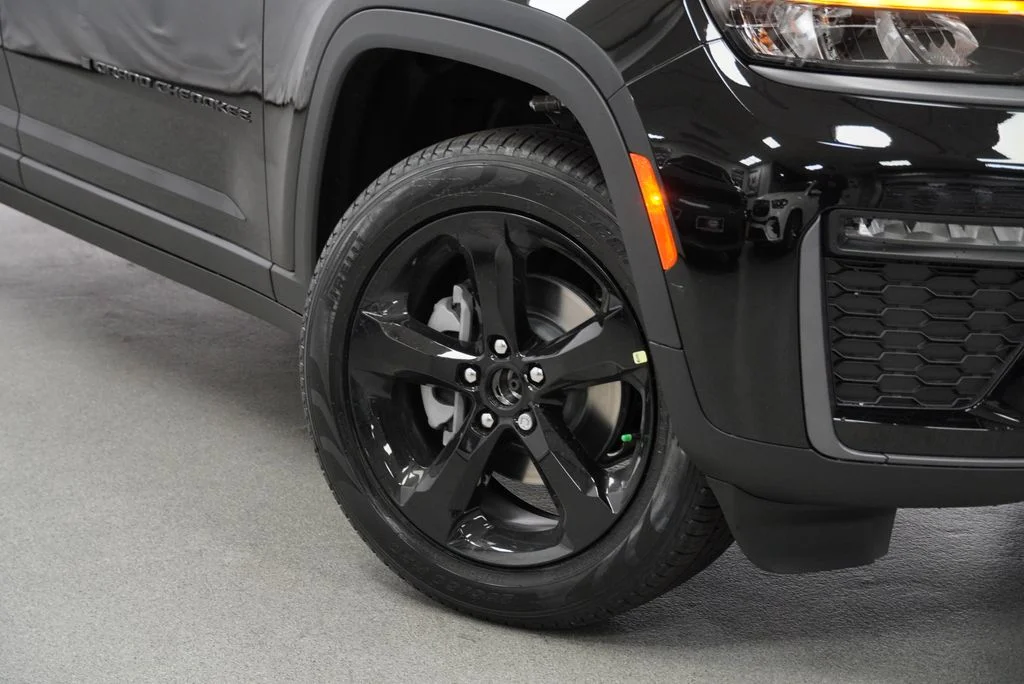 New 2027 High Gloss Black Jeep Limited image 4