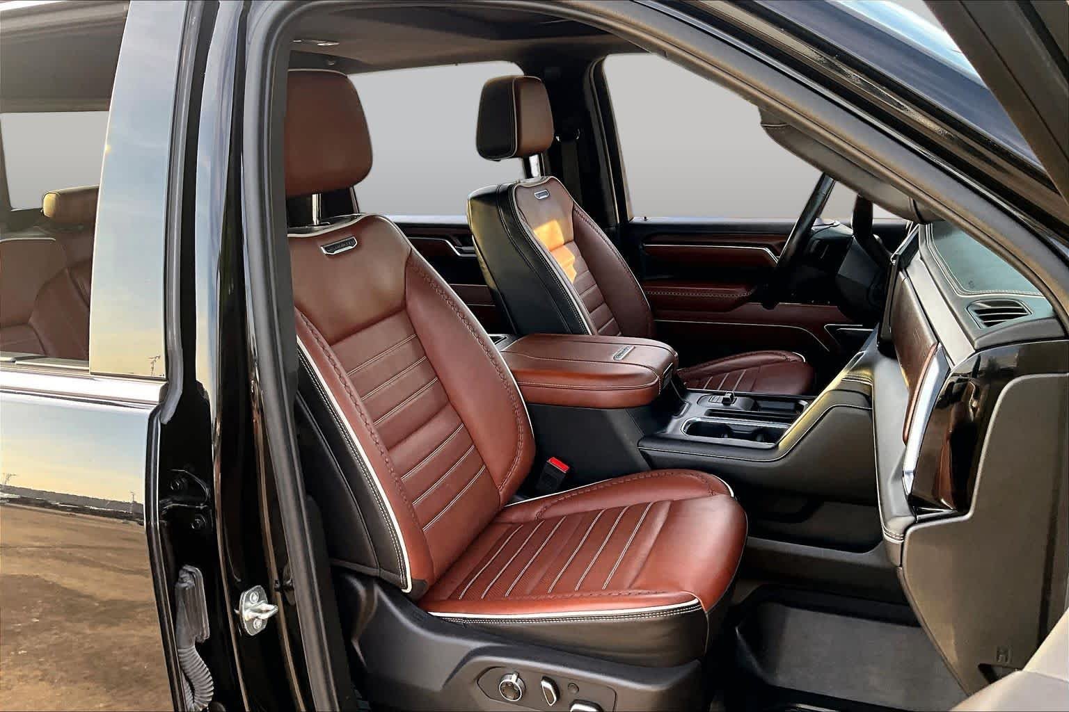 Used 2024 Onyx Black GMC Denali Ultimate image 9
