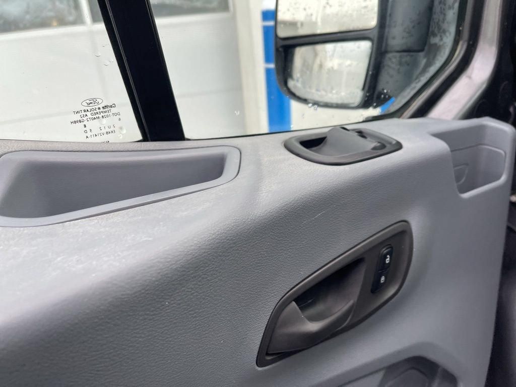 Used 2016  Ford BASE image 14