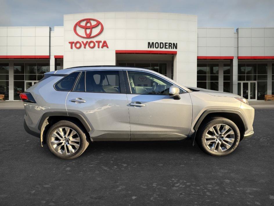 Used 2024 Silver Sky Metallic Toyota XLE Premium image 4