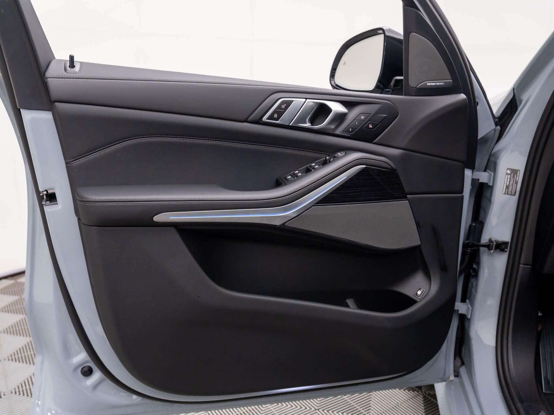 New 2026 Brooklyn Grey Metallic BMW xDrive50e image 10