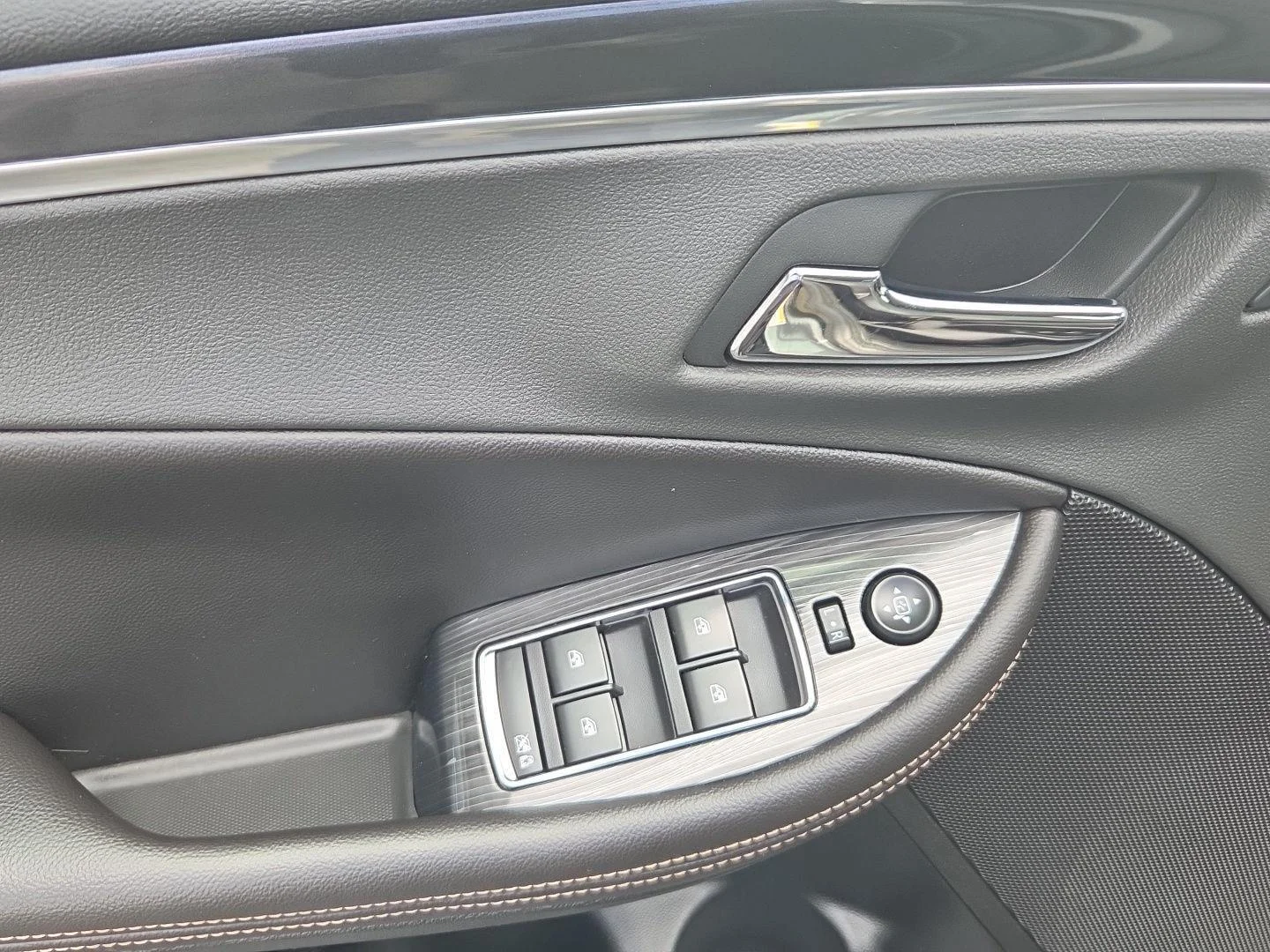 Used 2019 NIGHTFALL GRAY METALLIC Chevrolet LT image 8