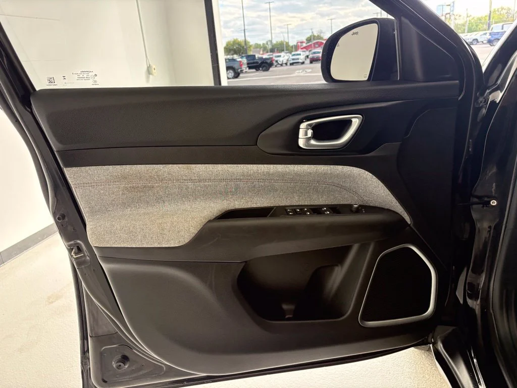 Used 2024 Black Jeep Latitude Lux image 25