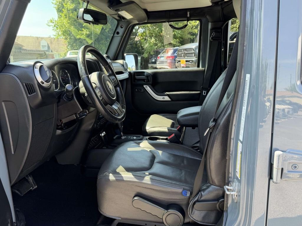 Used 2014 Gray Jeep Unlimited Sahara image 14
