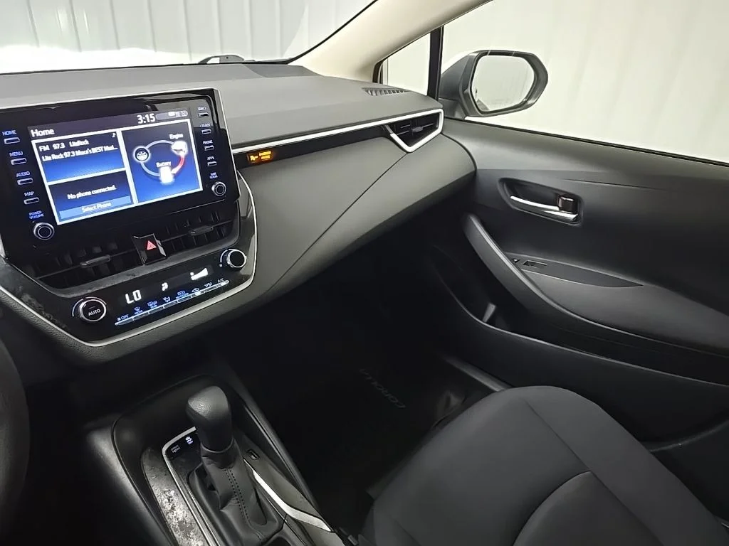 Used 2020 White Toyota LE image 25