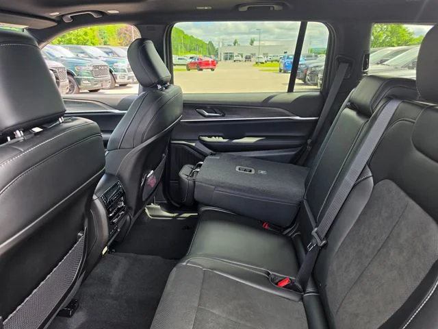 New 2026 Baltic Gray Metallic Clear-Coat Exterior Paint Jeep Laredo image 11