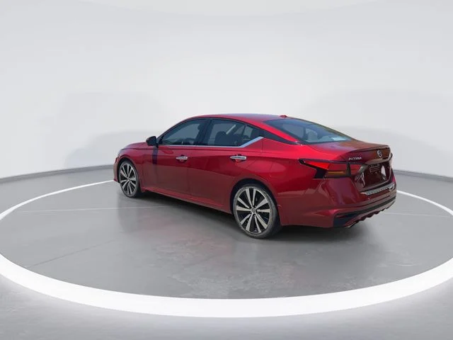 Used 2020 Red Nissan 2.5 Platinum image 6