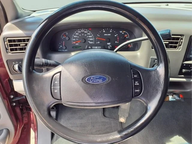 Used 2004  Ford XL image 9