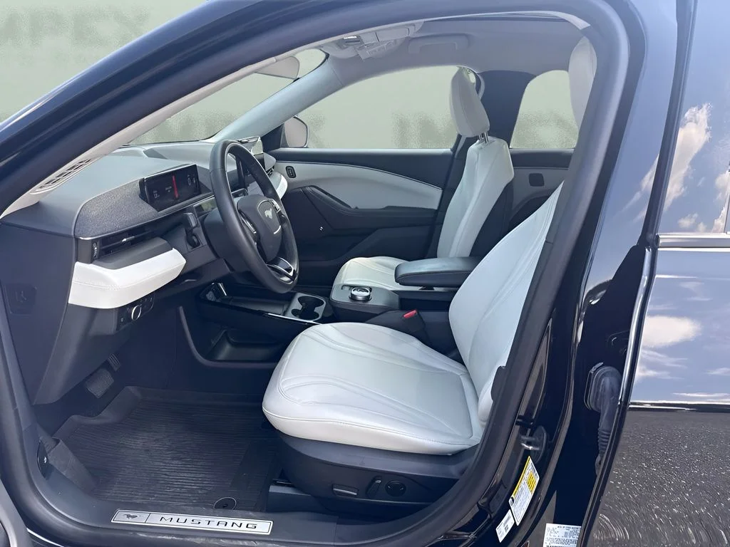 Used 2023 Black Ford Premium image 9
