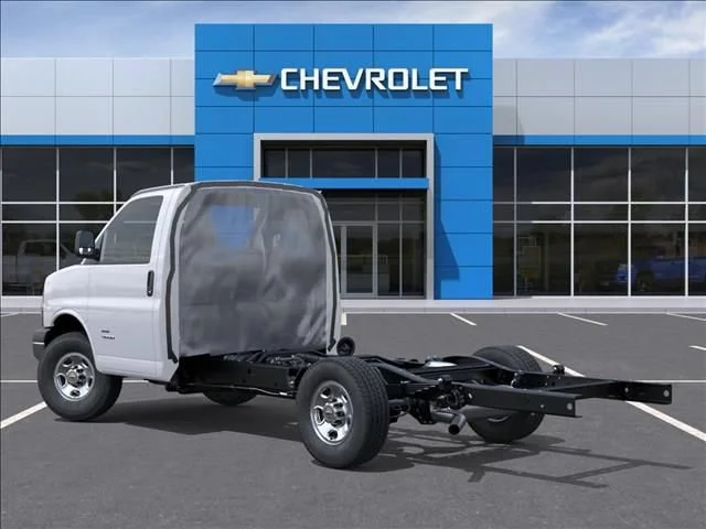 New 2026 Summit White Chevrolet 1WT image 3
