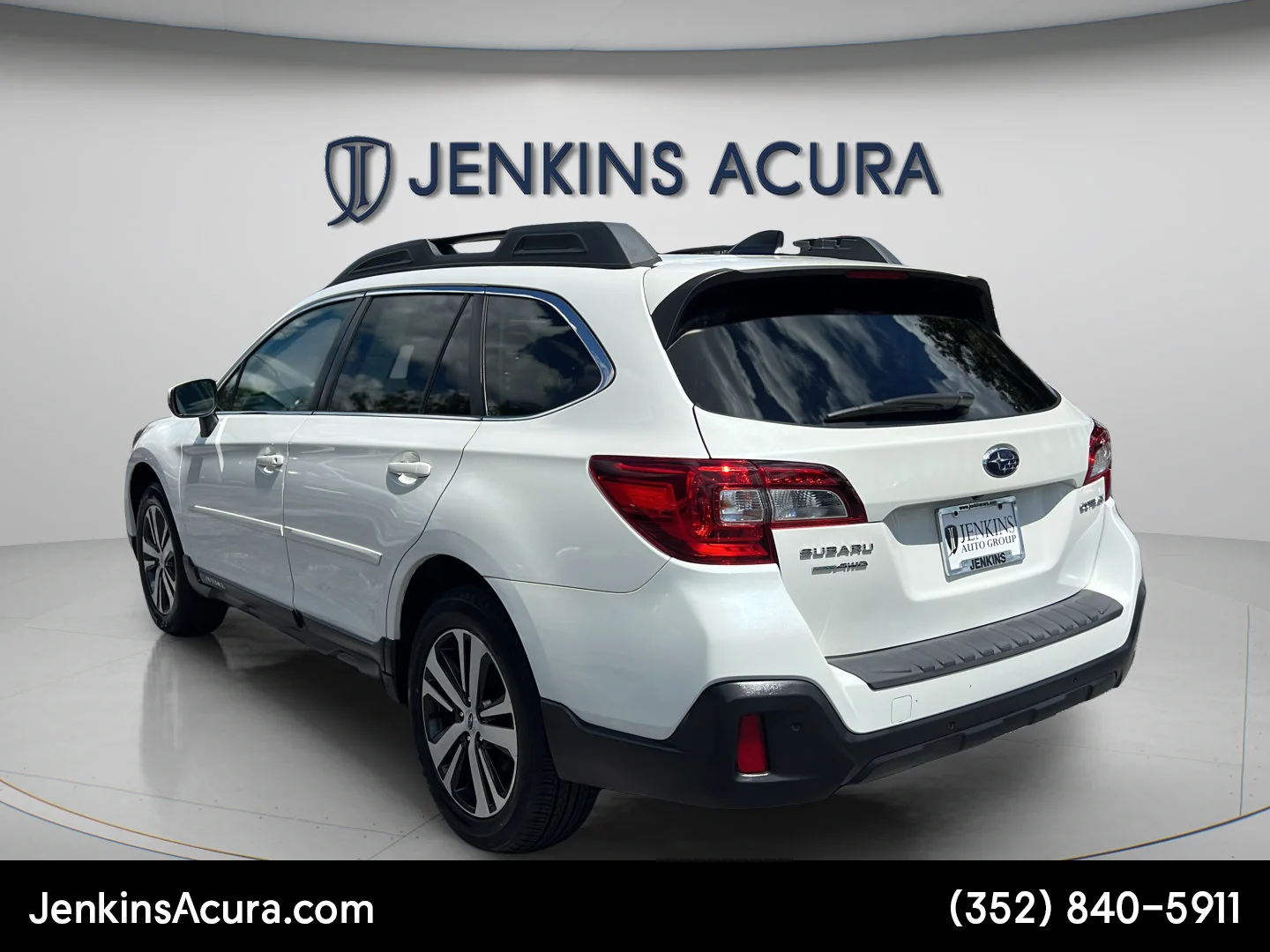 Used 2019 Crystal White Pearl Subaru Limited image 5